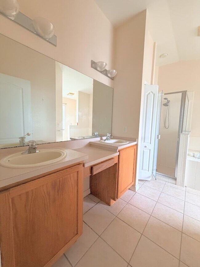 Building Photo - LOTS OF ROOM IN THIS CUTE 3/2 HOME IN CLERMONT!