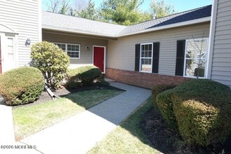 Building Photo - 102 Cranbrook Ct