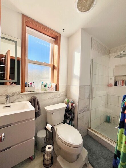 Building Photo - 25 Gibbs St