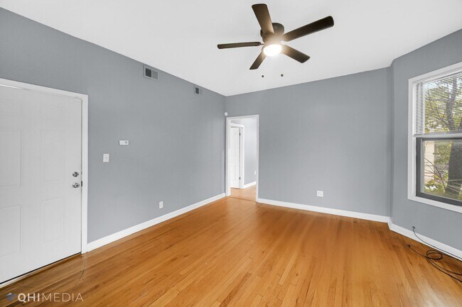 Building Photo - 711 N Christiana Ave