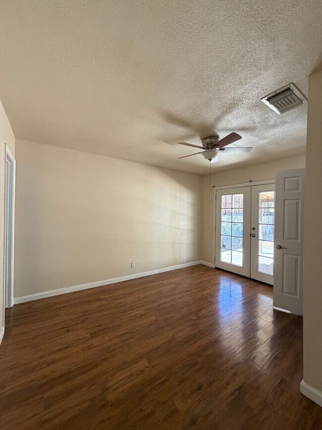 Building Photo - 3 Bedroom 2 Bathroom House with Central A/C , 2 Car Garage and Beautiful Backyard with Covered Patio