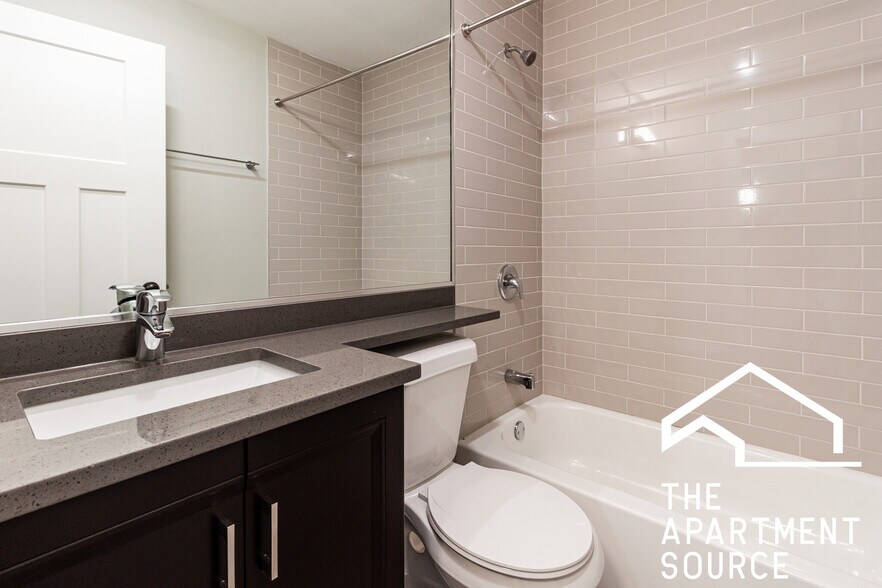 Building Photo - 529 W Surf St