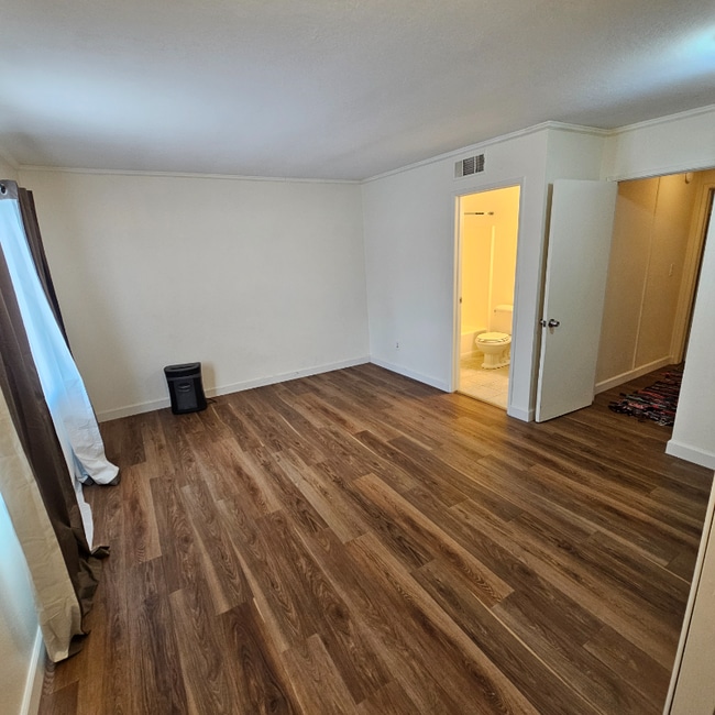 Building Photo - 9502 Karmont Ave