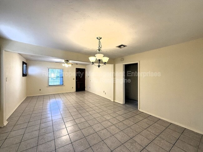 Building Photo - 1800 SW 15th St