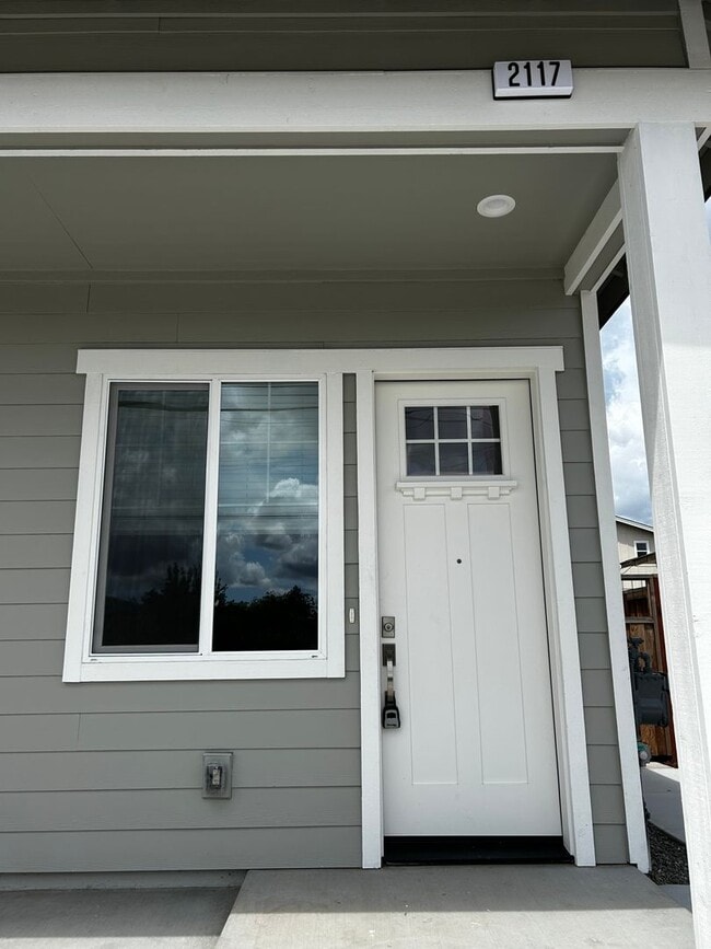 Building Photo - 1 BED 1 BATH JR ADU 2 months Free rent is applied to the 2nd month and the last month.