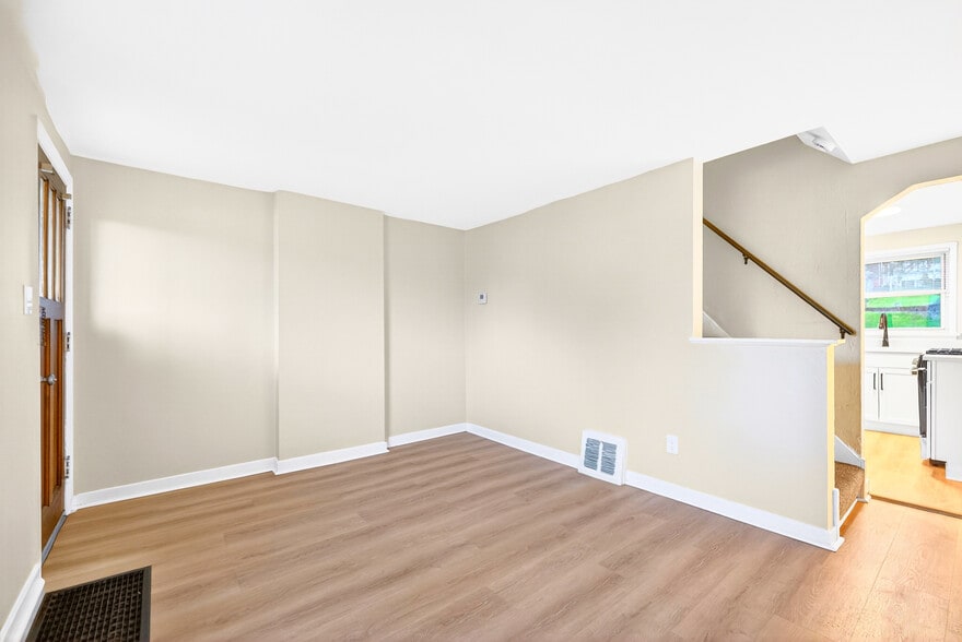 Building Photo - 627 2nd St