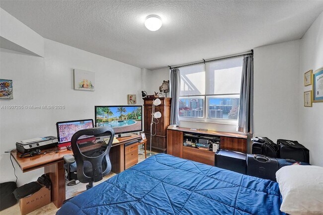 Building Photo - 19501 W Country Club Dr