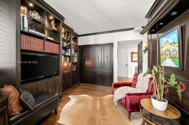 Building Photo - 520 Brickell Key Dr