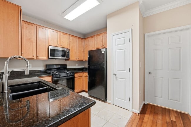 Building Photo - 4850 Eisenhower Ave