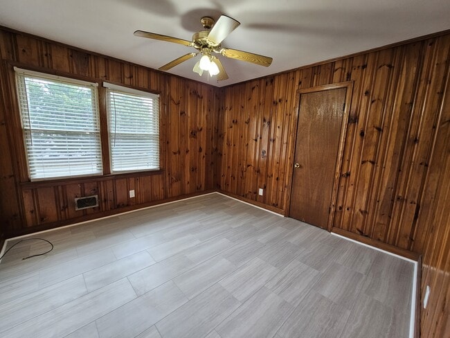 Building Photo - 3 Bristol Dr