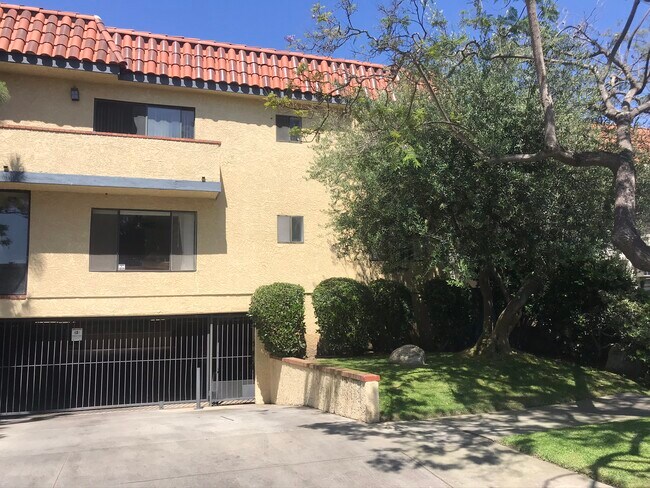 Building Photo - 3414 Jasmine Ave