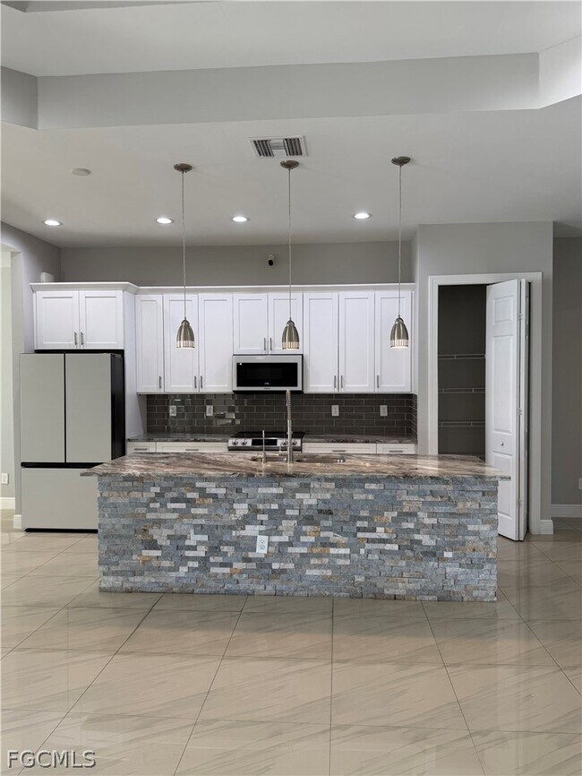 Building Photo - 3013 4th St W