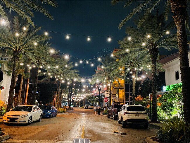 Building Photo - 400 N Riverside Dr