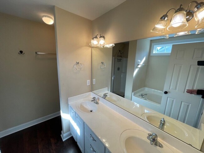 Building Photo - Braxton Village Home For Rent!