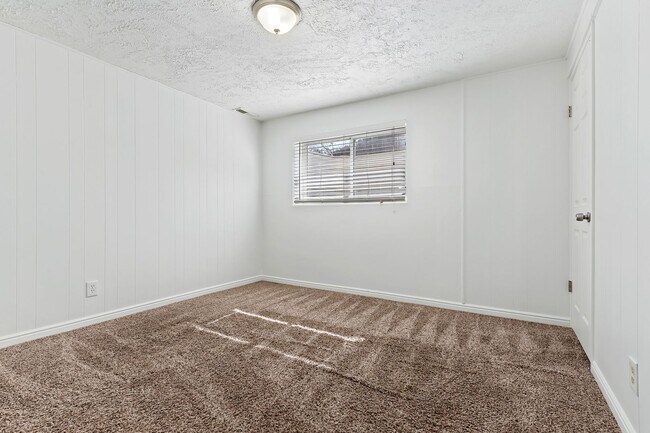 Building Photo - 443 Dorothea Way