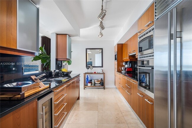 Building Photo - 1331 Brickell Bay Dr