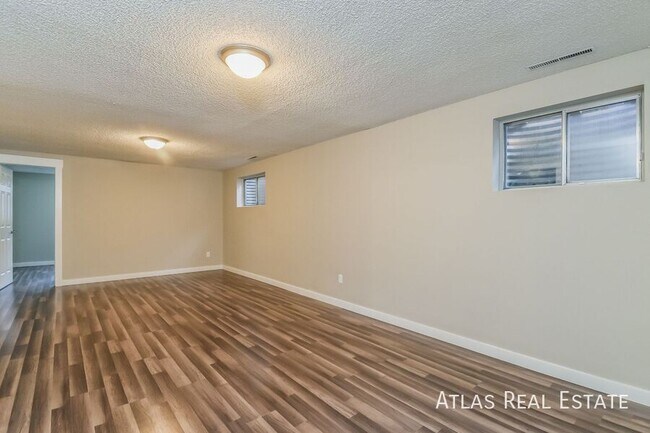 Building Photo - 4885 Artistic Cir