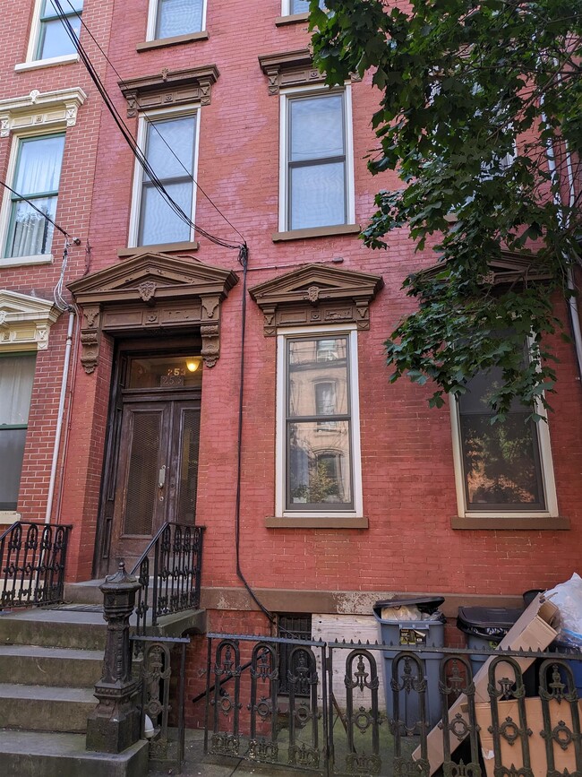 Building Photo - 253 5th St