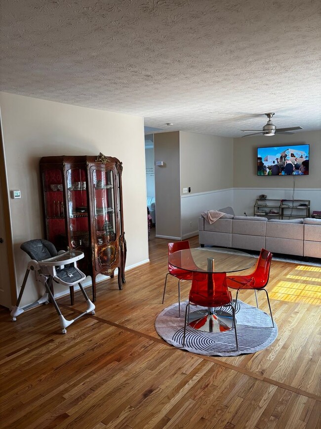 Building Photo - Spacious 4BR, 3.5 Bath House in Elkton