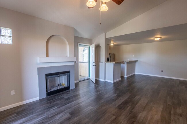 Building Photo - SPECTACULAR 2BED/2BATH CONDO IN HENDERSON!