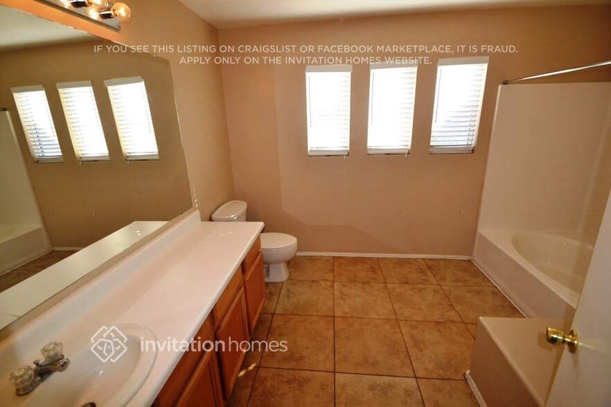 Building Photo - 3652 S Descanso Rd