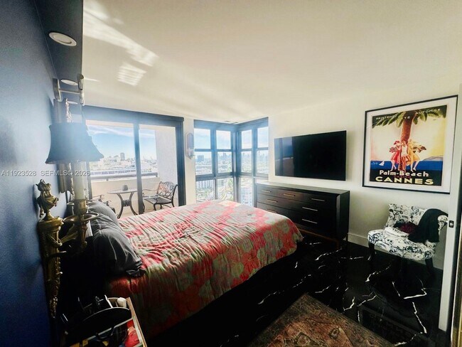 Building Photo - 2555 Collins Ave