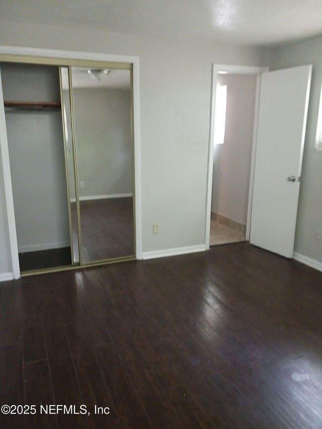 Building Photo - 2755 Sunny Acres Dr N
