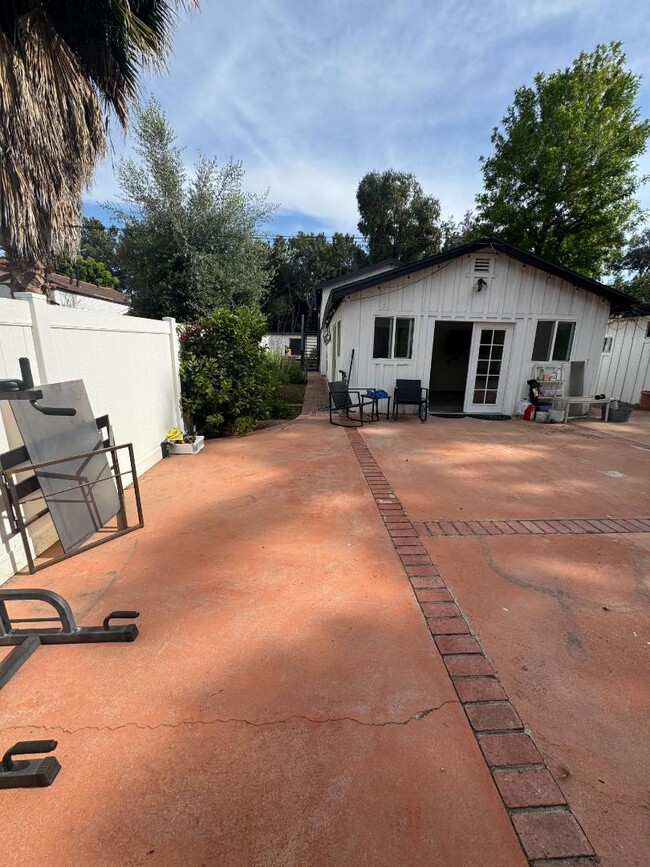 Primary Photo - 5653 Calvin Ave