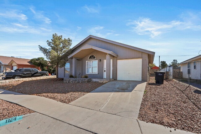 Building Photo - 3 bedroom 2 bathroom house in Horizon.