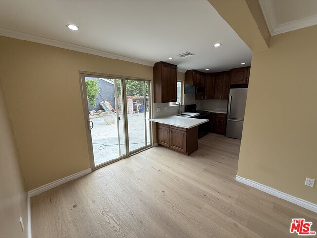 Building Photo - 5103 Longridge Ave