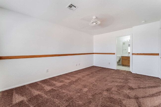 Building Photo - Move in now to this beautiful 2 story 3 bed 2.5 bath townhome near the Lakes area!