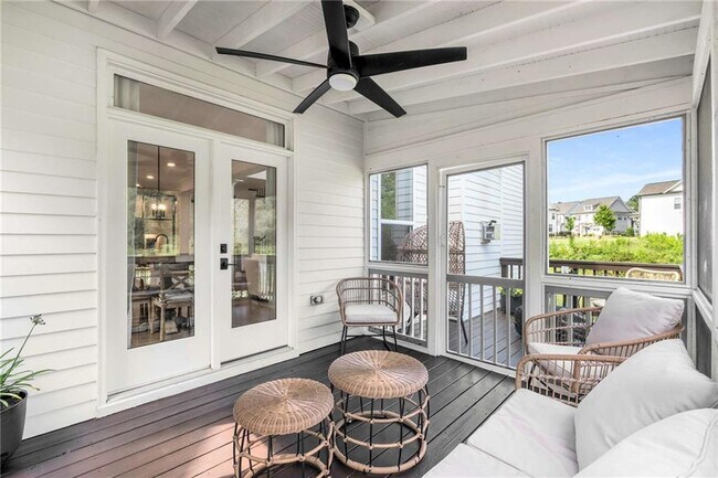 Building Photo - 520 Walden Glen Ln