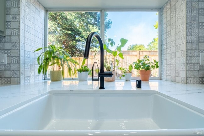 Building Photo - 517 Leafhaven Ln