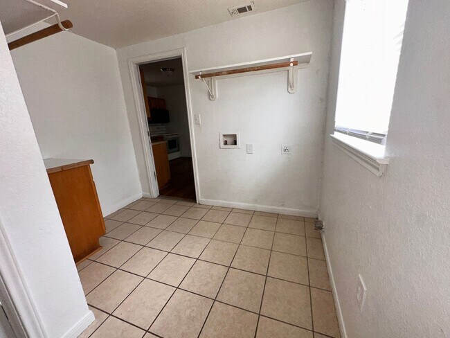 Building Photo - Conveniently located- Water and Trash Included