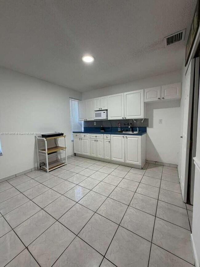 Building Photo - 6538 W 2nd Ct