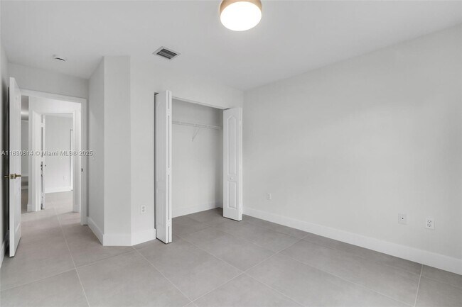Building Photo - 5212 NW 112th Ct