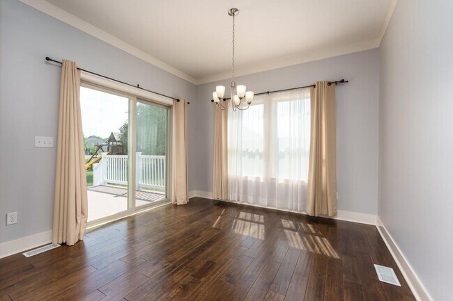 Building Photo - 4 Bedroom Home in Applegate Trails