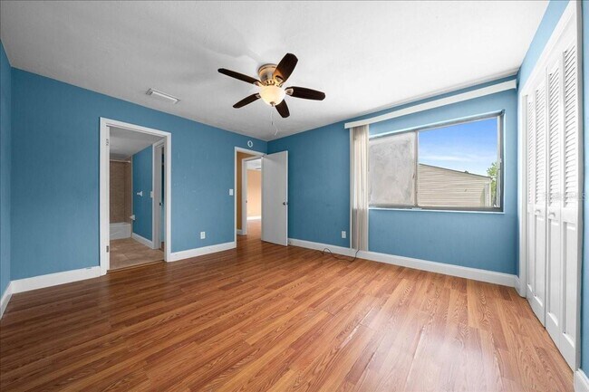 Building Photo - 2142 NE 45th Ave