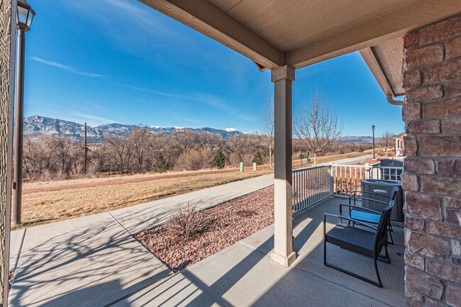 Building Photo - Cozy Fully Furnished  COS Townhome