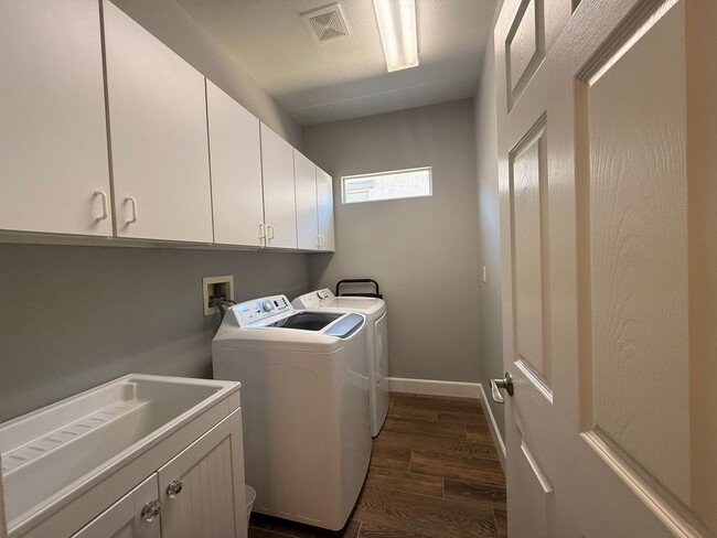 Building Photo - Charming Summerlin West Home