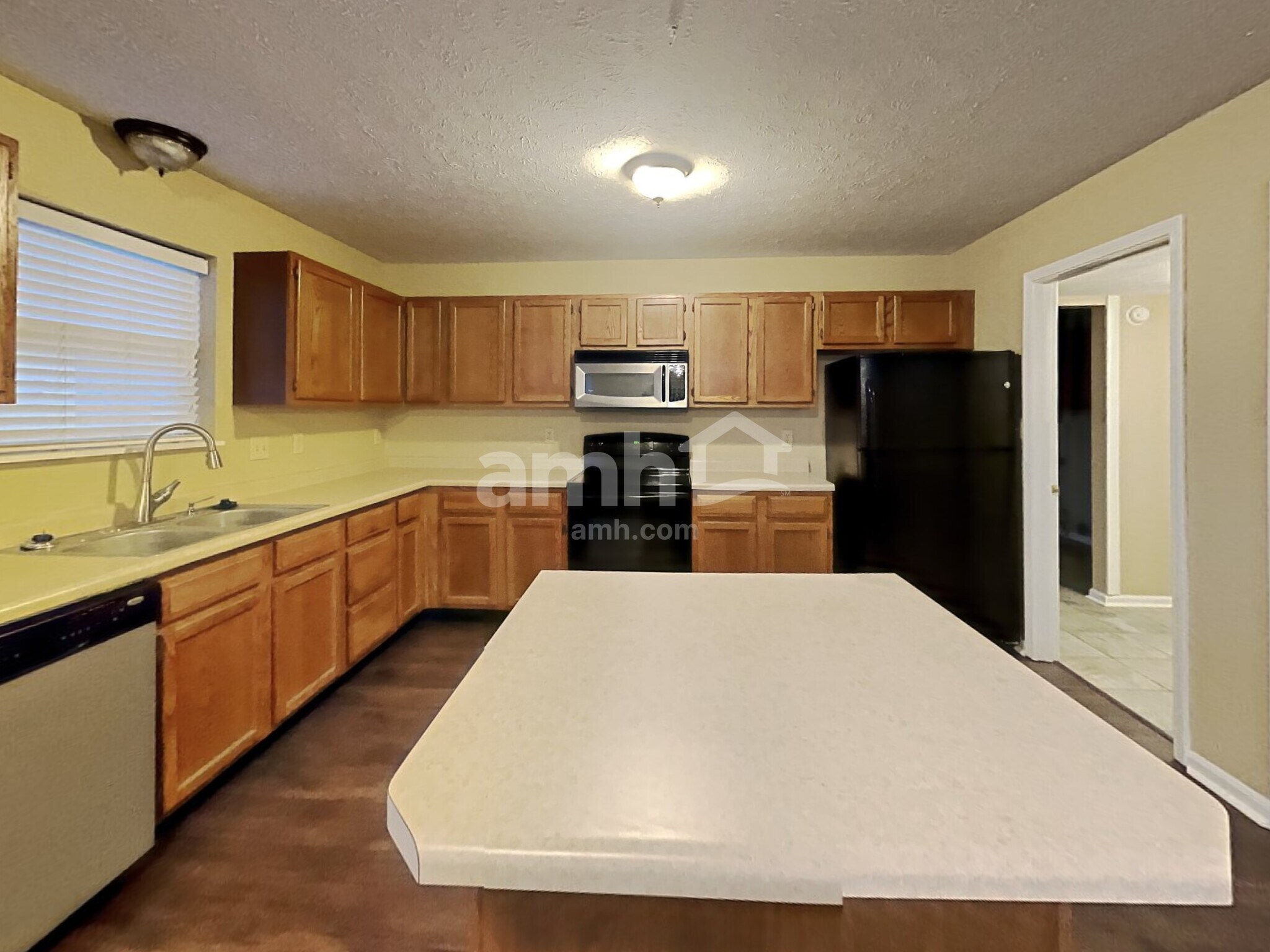 Building Photo - 10604 Magenta Dr