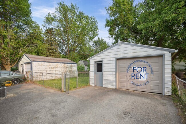 Building Photo - 3717 Larchmont St