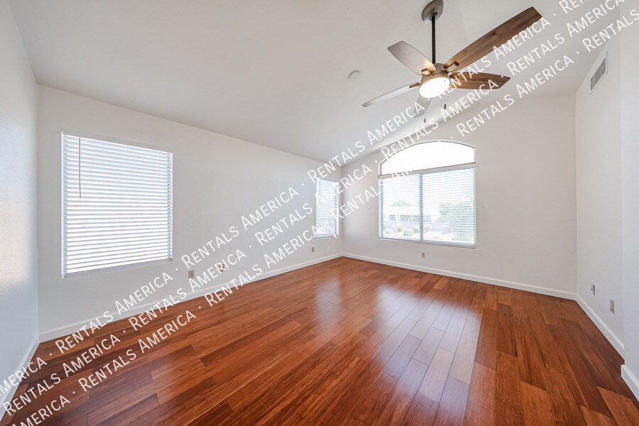 Building Photo - 6784 W Louise Dr