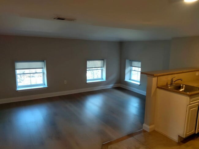 Building Photo - 57 Imlay St