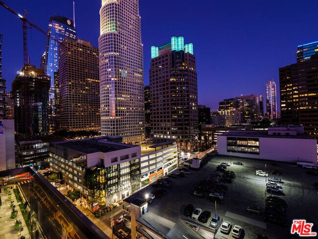 Building Photo - 877 Francisco St