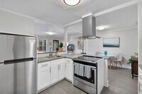 Building Photo - 551 SW 13th Ave