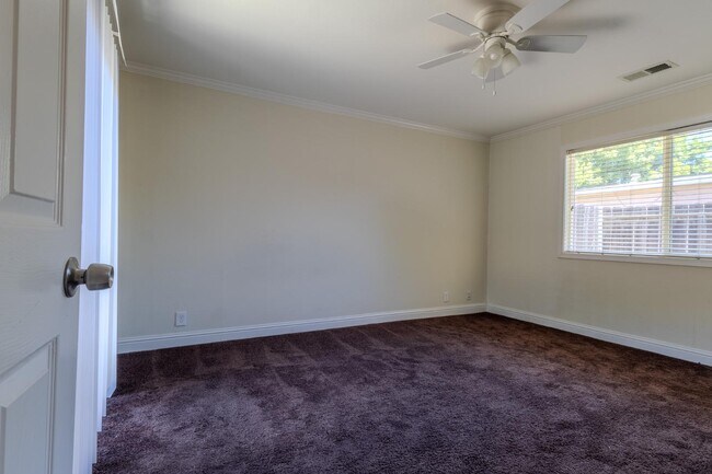 Building Photo - 6522 Maywood Ln