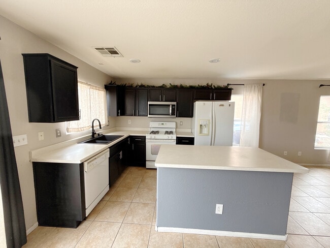 Building Photo - 824 Blushing Rose Pl