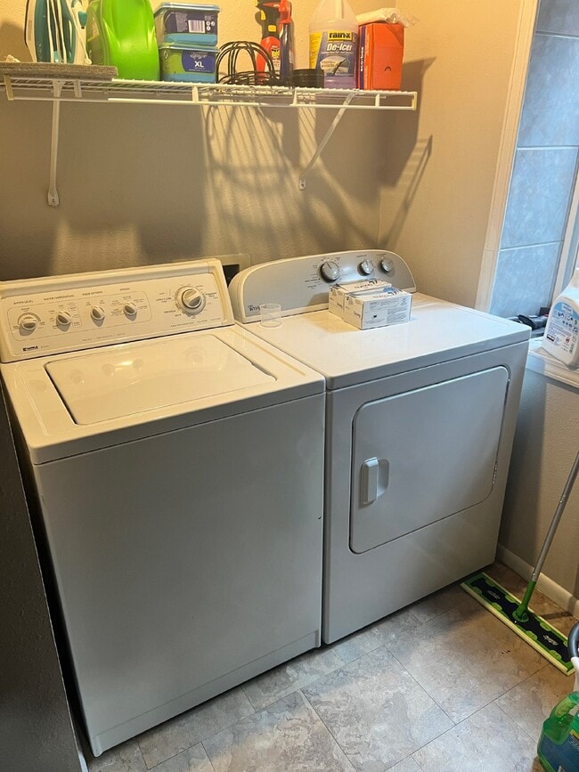 Building Photo - Beautiful townhome is Crown Point II!