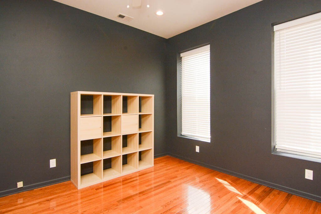 Building Photo - 1450 W Blackhawk St